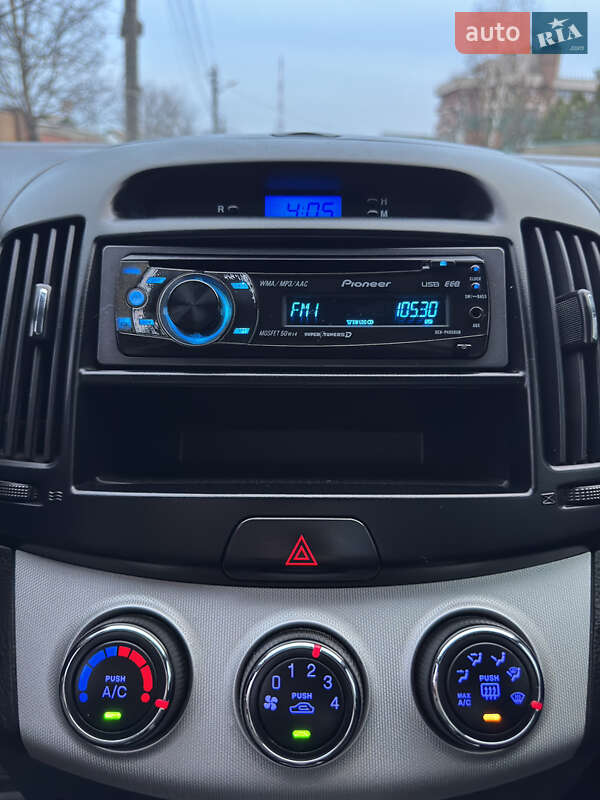 Седан Hyundai Elantra 2009 в Днепре