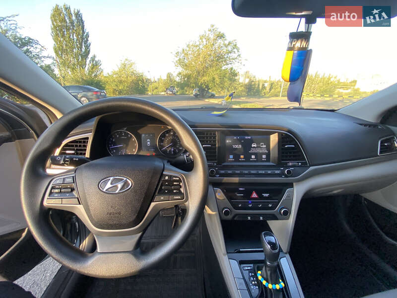 Седан Hyundai Elantra 2018 в Кривом Роге