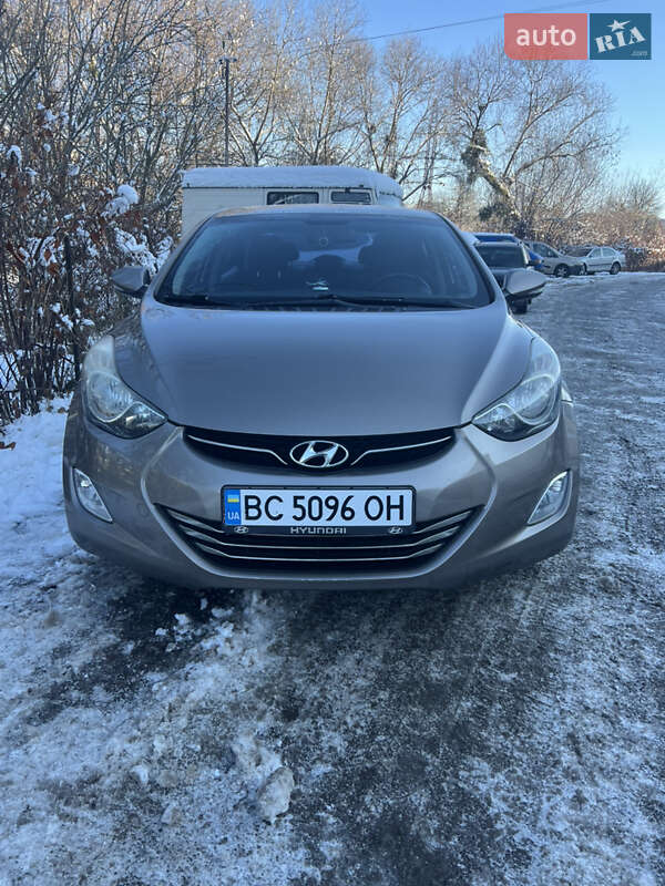 Седан Hyundai Elantra 2013 в Львові