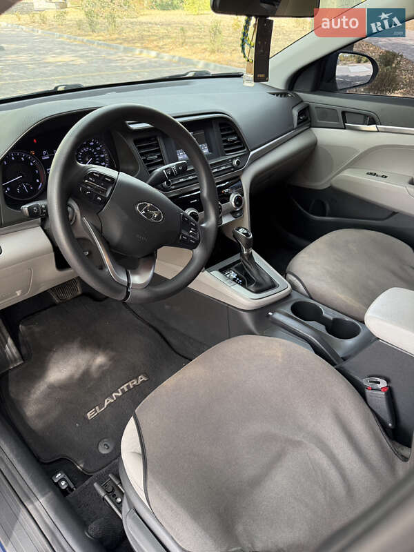 Седан Hyundai Elantra 2019 в Кропивницком