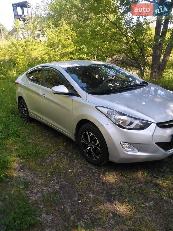 Седан Hyundai Elantra 2011 в Варве