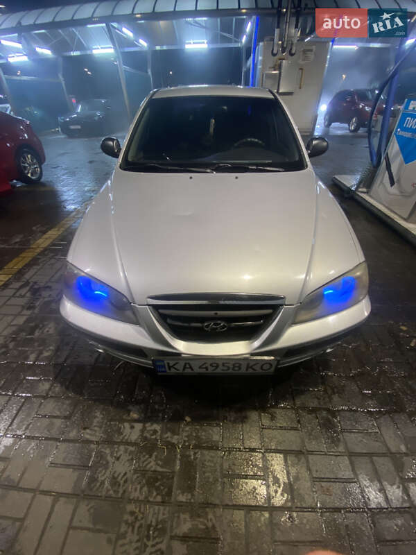 Седан Hyundai Elantra 2004 в Києві