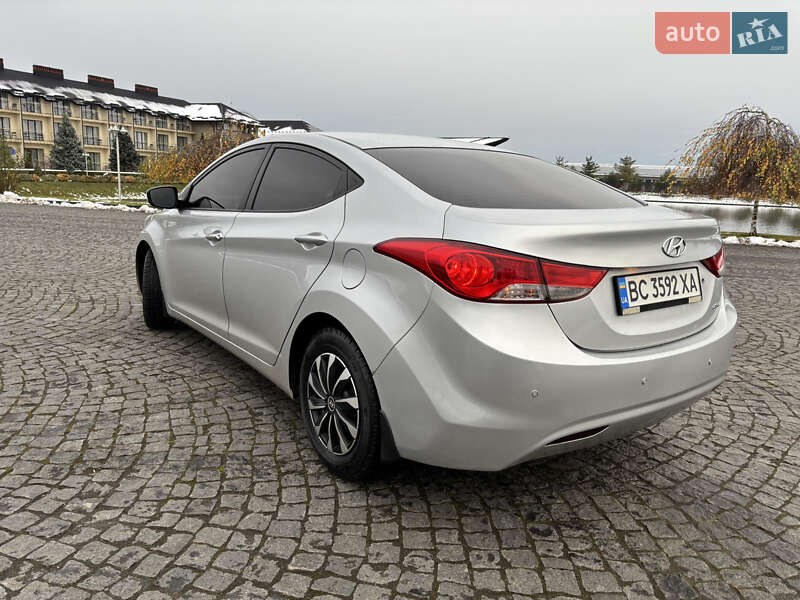 Седан Hyundai Elantra 2011 в Львові