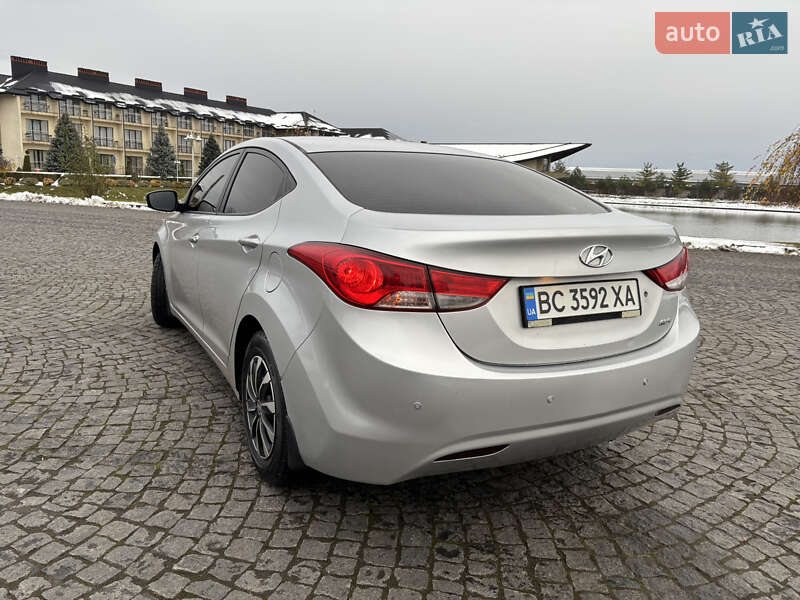Седан Hyundai Elantra 2011 в Львові
