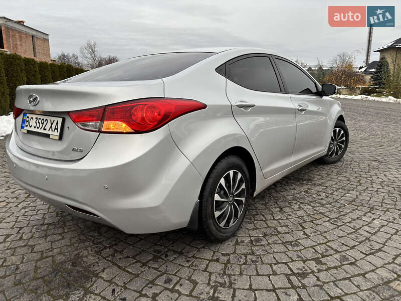 Седан Hyundai Elantra 2011 в Львові