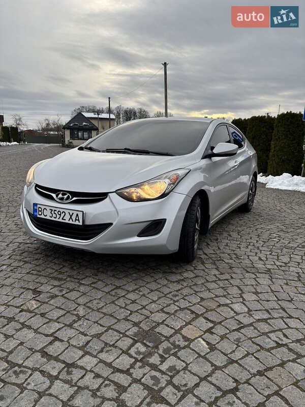 Седан Hyundai Elantra 2011 в Львові