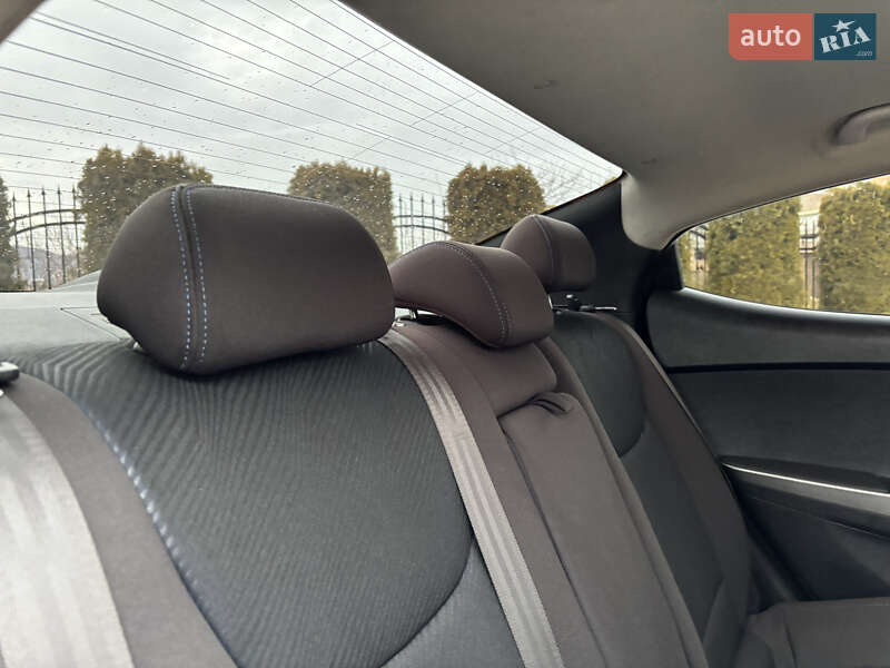 Седан Hyundai Elantra 2011 в Львові