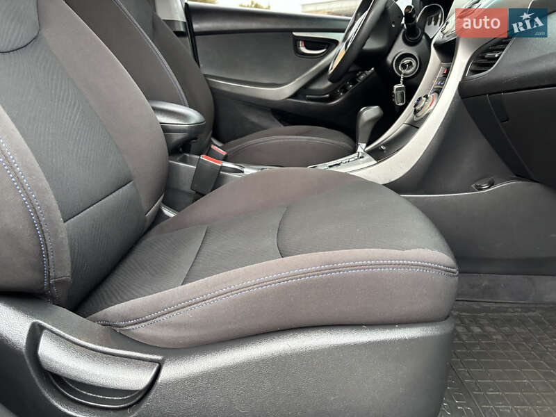 Седан Hyundai Elantra 2011 в Львові