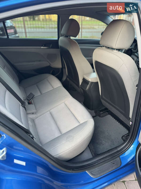 Седан Hyundai Elantra 2017 в Миколаєві