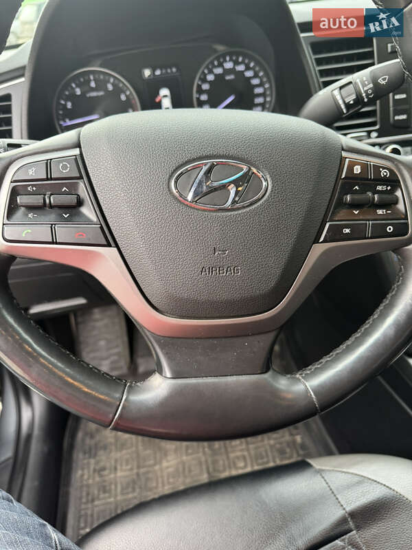 Седан Hyundai Elantra 2017 в Вишневом