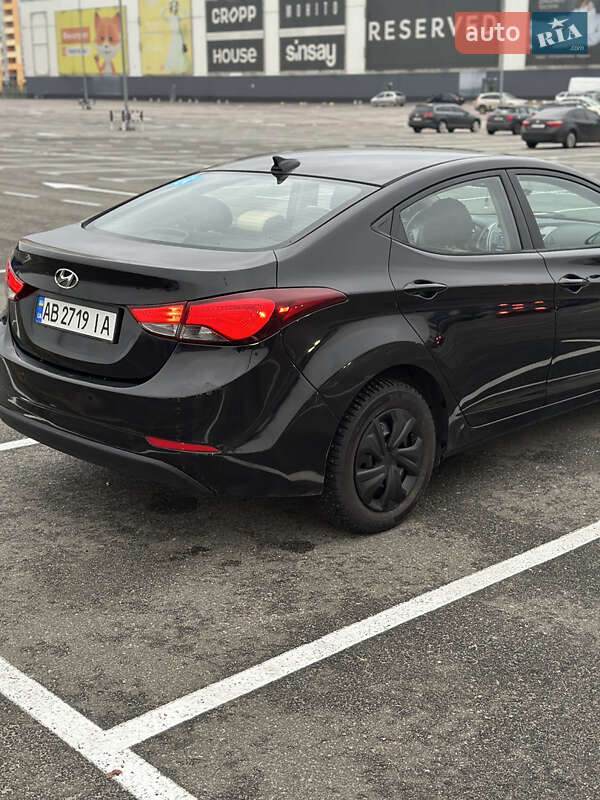 Седан Hyundai Elantra 2015 в Киеве