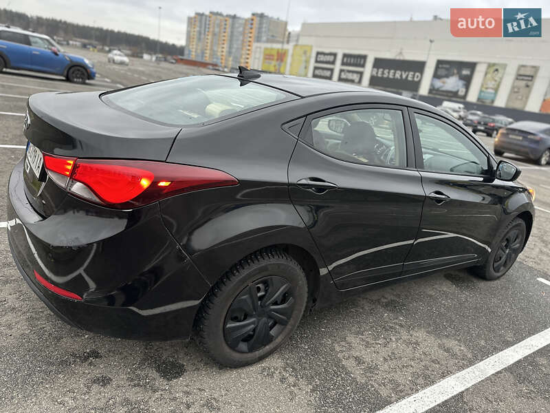 Седан Hyundai Elantra 2015 в Киеве