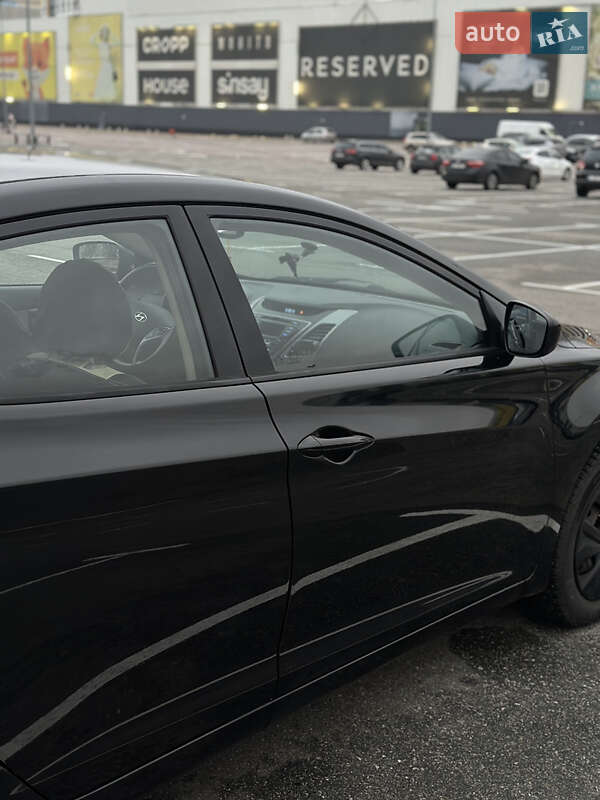 Седан Hyundai Elantra 2015 в Киеве