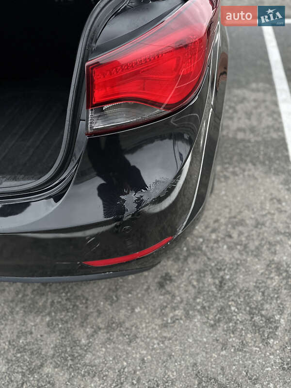 Седан Hyundai Elantra 2015 в Киеве