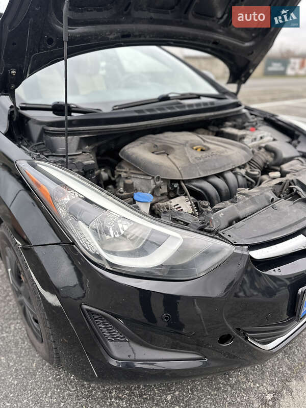 Седан Hyundai Elantra 2015 в Киеве