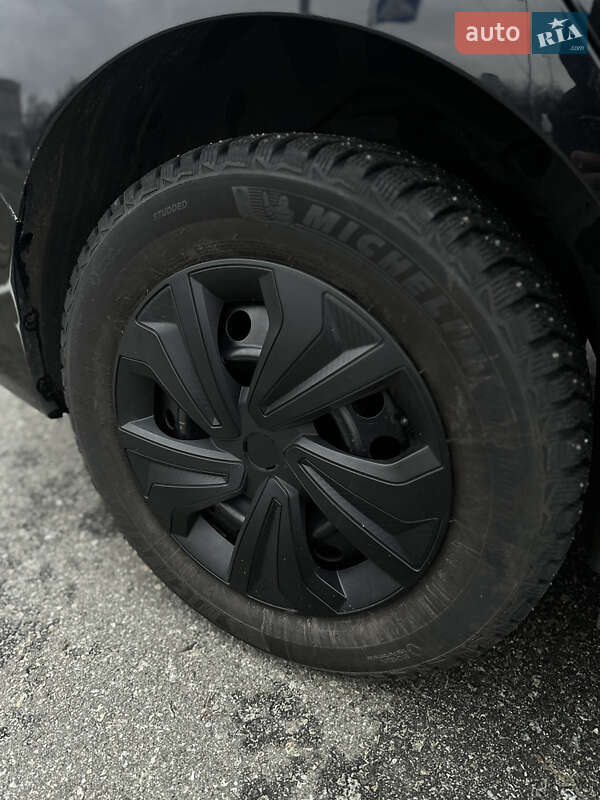 Седан Hyundai Elantra 2015 в Киеве