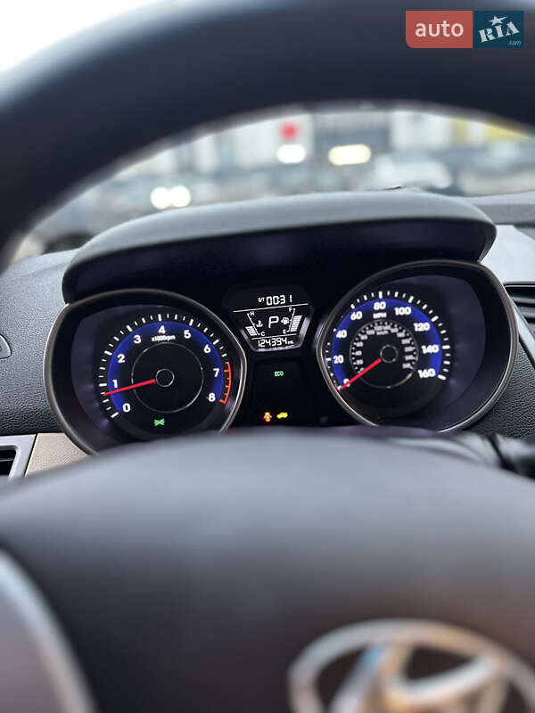 Седан Hyundai Elantra 2015 в Киеве