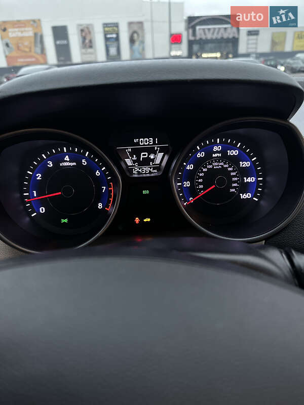 Седан Hyundai Elantra 2015 в Киеве