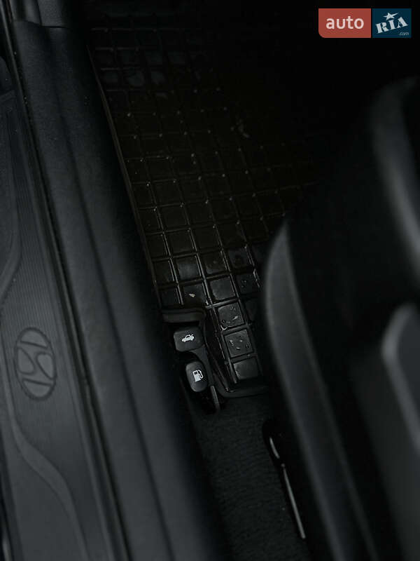 Седан Hyundai Elantra 2015 в Киеве