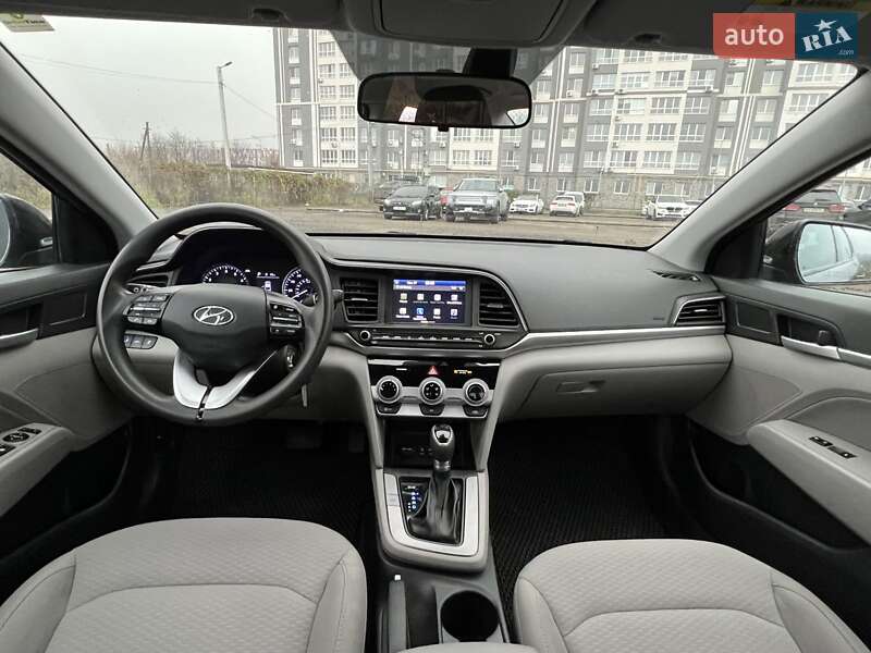 Седан Hyundai Elantra 2019 в Києві