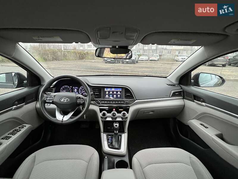 Седан Hyundai Elantra 2019 в Києві