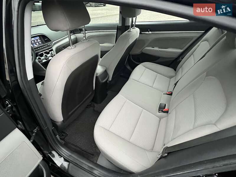 Седан Hyundai Elantra 2019 в Києві