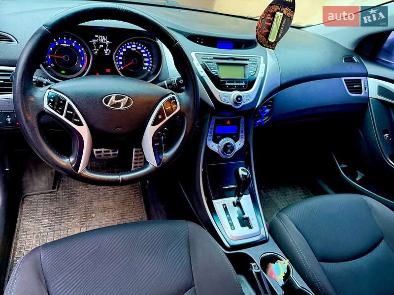 Седан Hyundai Elantra 2012 в Днепре