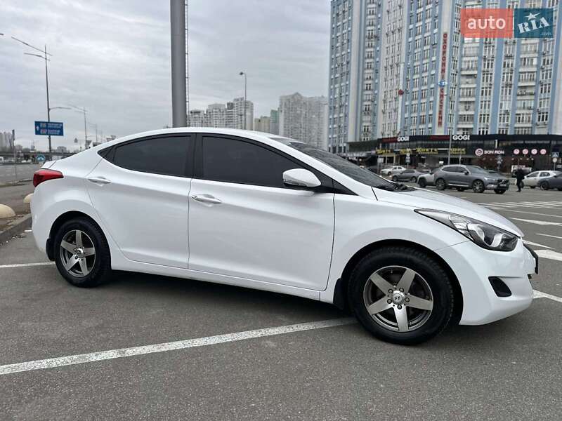 Седан Hyundai Elantra 2013 в Києві