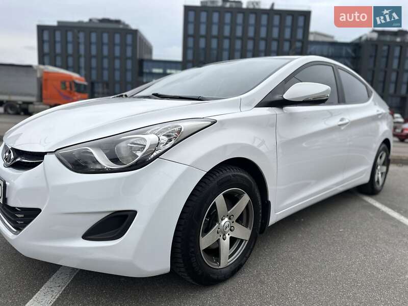 Седан Hyundai Elantra 2013 в Києві