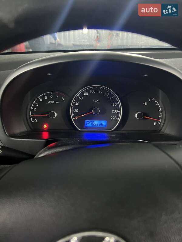 Седан Hyundai Elantra 2011 в Києві фото 10 Седан Hyundai Elantra 2011 в Києві