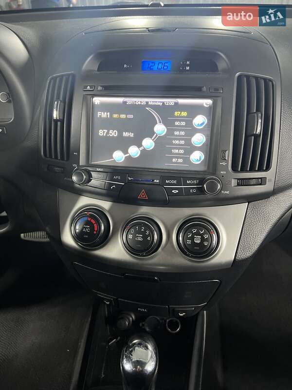 Седан Hyundai Elantra 2011 в Києві фото 15 Седан Hyundai Elantra 2011 в Києві