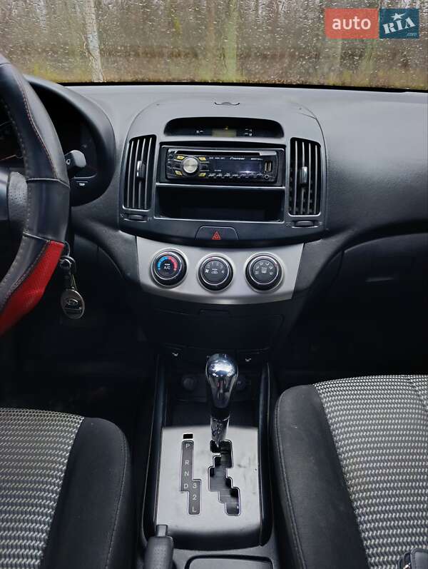 Седан Hyundai Elantra 2011 в Києві фото 6 Седан Hyundai Elantra 2011 в Києві