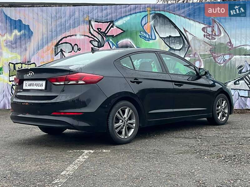 Седан Hyundai Elantra 2018 в Киеве
