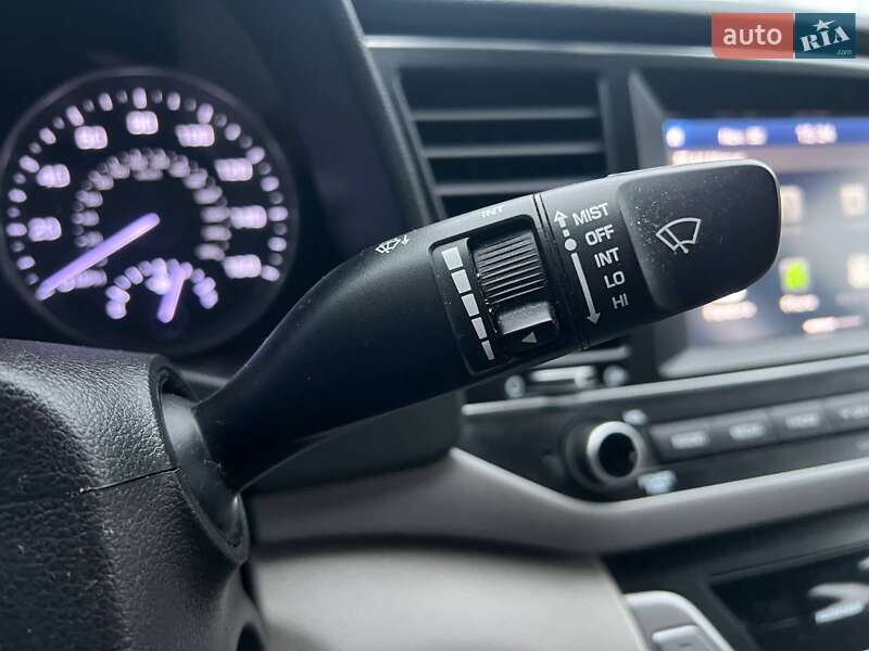 Седан Hyundai Elantra 2018 в Киеве