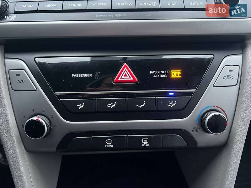 Седан Hyundai Elantra 2018 в Киеве