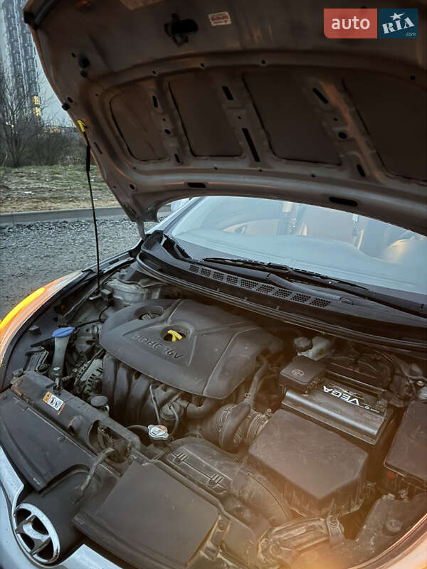 Седан Hyundai Elantra 2014 в Києві фото 31 Седан Hyundai Elantra 2014 в Києві