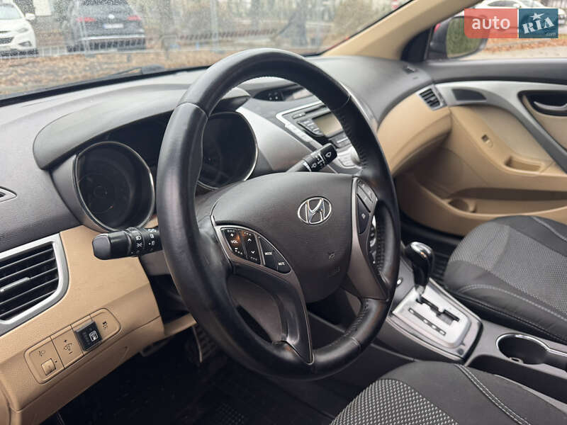 Седан Hyundai Elantra 2013 в Киеве