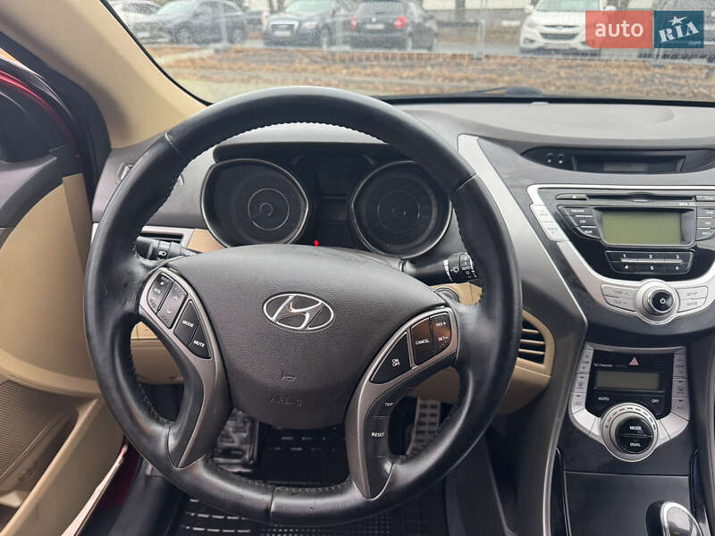 Седан Hyundai Elantra 2013 в Киеве