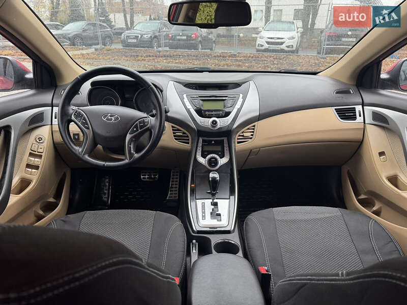 Седан Hyundai Elantra 2013 в Киеве