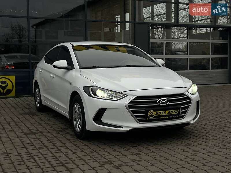Седан Hyundai Elantra 2016 в Івано-Франківську