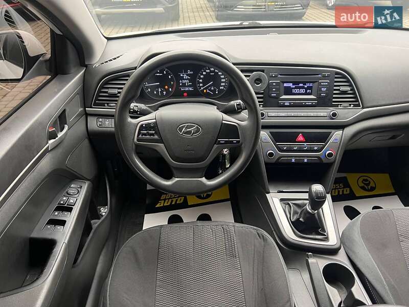 Седан Hyundai Elantra 2016 в Івано-Франківську