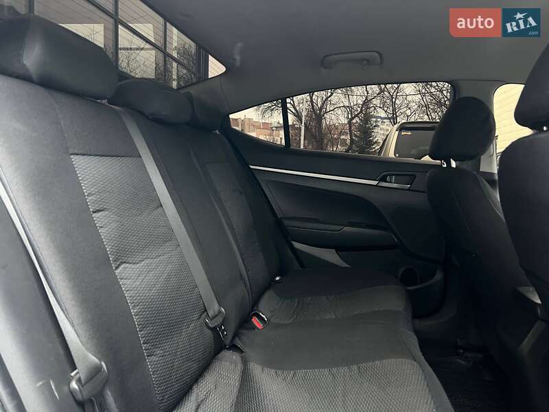 Седан Hyundai Elantra 2016 в Івано-Франківську