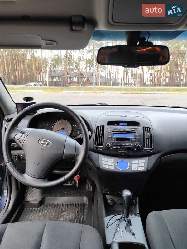 Седан Hyundai Elantra 2008 в Киеве