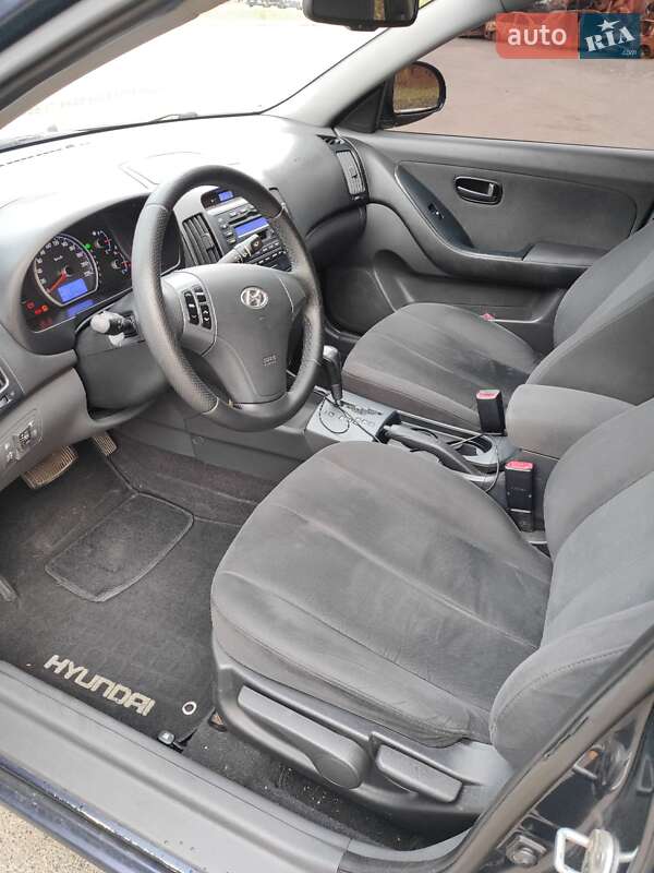 Седан Hyundai Elantra 2008 в Киеве
