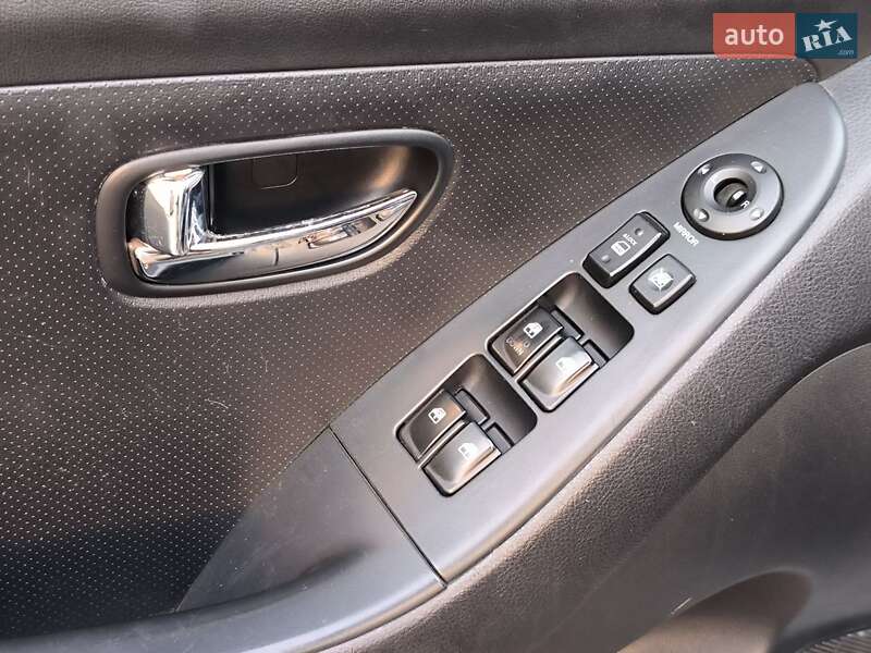 Седан Hyundai Elantra 2010 в Киеве