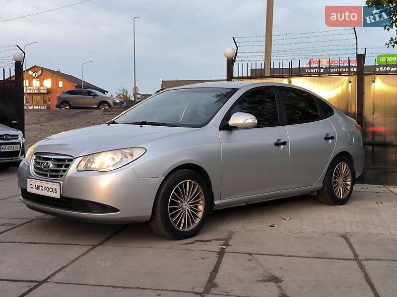 Седан Hyundai Elantra 2010 в Киеве