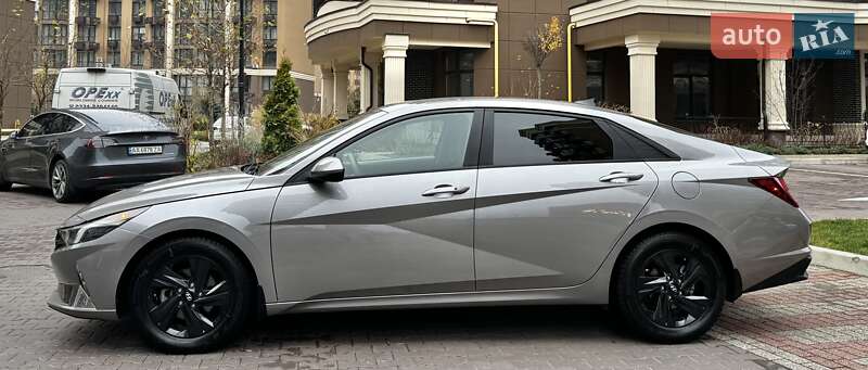Седан Hyundai Elantra 2023 в Києві