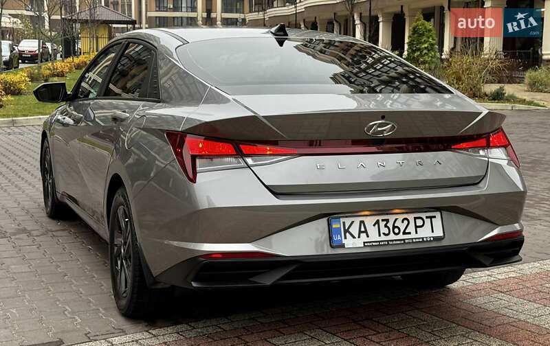 Седан Hyundai Elantra 2023 в Києві