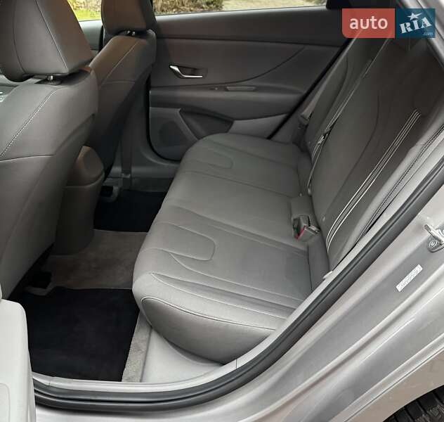 Седан Hyundai Elantra 2023 в Києві