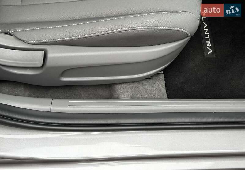 Седан Hyundai Elantra 2023 в Києві